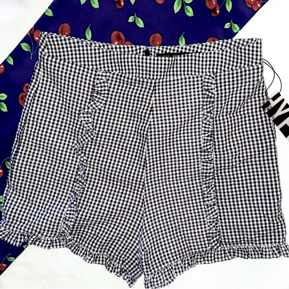 SOLD ❌NWT Black White checkered shorts high waist Pinup sexy cute ruffles - Picture 1 of 5